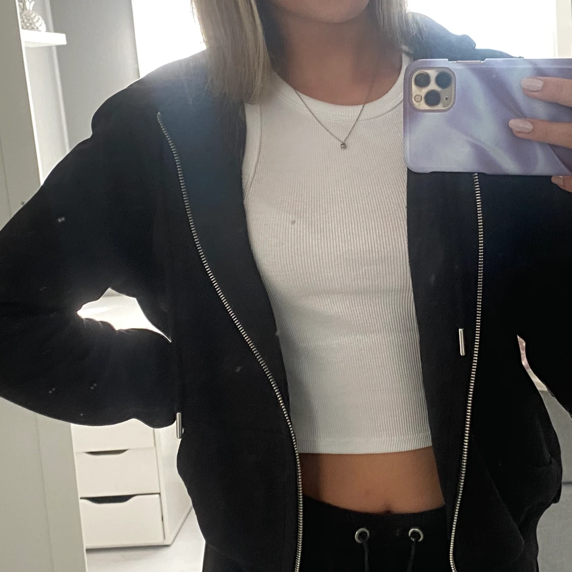 Svart dragkedjetröja 