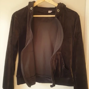 Tröja - Bandet i luvan saknas annats i bra skick. Använd 2-3ggr