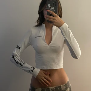 tröja med dragkedja  - aldrig använd, lappen är kvar