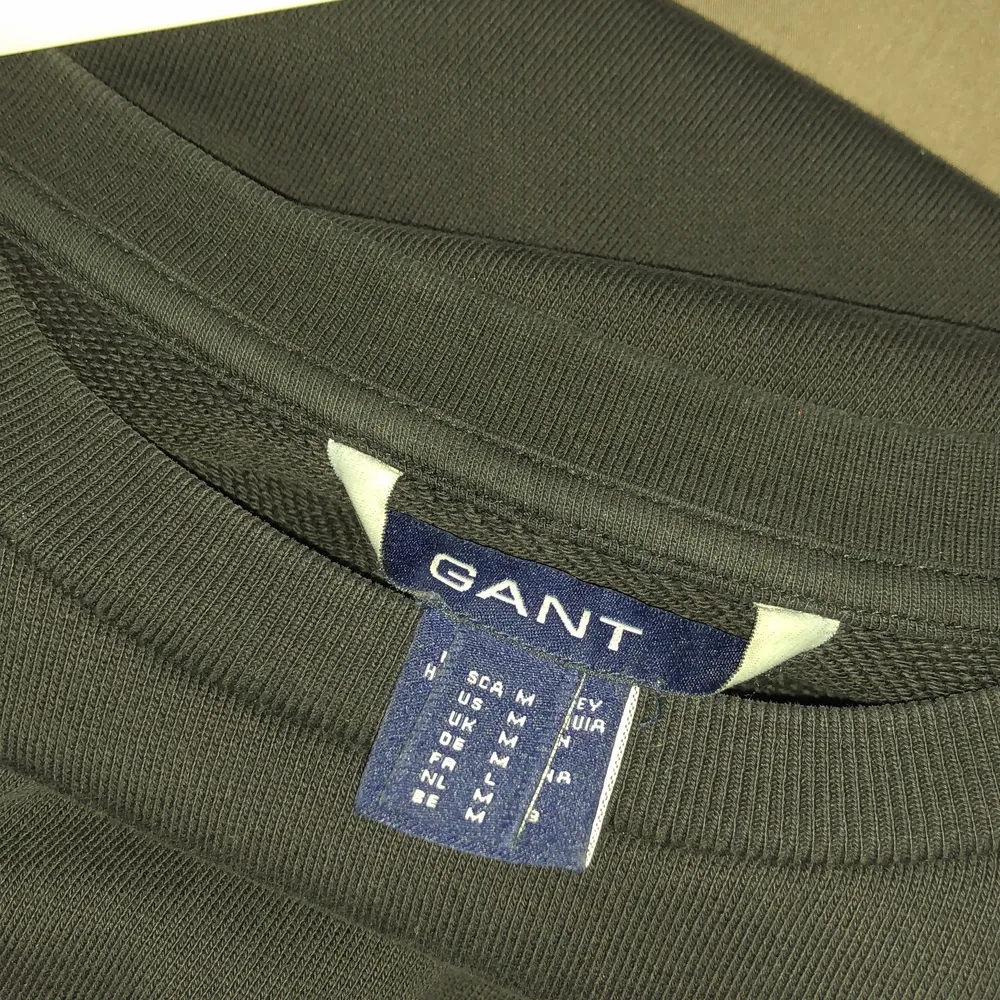 Nyskick på denna Gant tröja då den knappt är använd, säljer pga för stor för mig, skriv vid fler frågor😇. Tröjor & Koftor.