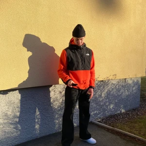 The north face fleece - Säljer nu min fleecejacka, använd sparsamt, storlek M normal i storlek jag har vanligtvis storlek M, köparen står för frakt.