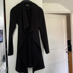 trenchcoat  - Svart knappt använd trenchcoat🖤🖤