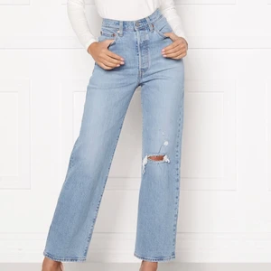 Snygga Levis jeans - Så sköna jeans och i väldigt fint skick! Köpta på zalando för ungefär 1300❣️kan mötas eller så står köpare för frakt❣️