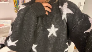 Fin stickad tröja! - Säljer den här super fina stickade tröjan som tyvärr inte har kommit till så stor använding! Tröjan är i nyskick och super snygg nu till hösten💘
