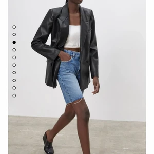 Blazer ZARA storlek M  - Kavaj, samma som andra annonsen dock denna Storlek M. Oanvänd, prislapp kvar. 