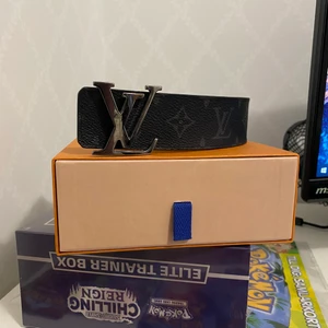 Louis Vuitton Eclipse Monogram Bälte - 85cm. Kommer med box, dustbag samt en påse. Kvittot är long gone..