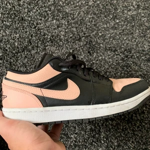 jordan 1 low crimson tint - jordan 1 low crimson tint Size: 44 Cond: 7.5/10 Comes with OG box BID: 699 BIN: 999