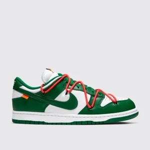 Söker off white dunks - Storlek 43 44 kanske kan funka. Kan inte betala mer än 3500. Helst använda. 