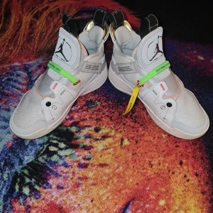 Air Jordan 33 - Selling used Air Jordan 33 in size 37.5,condition is 9/10