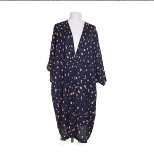 SÖKES - Söker denna i storlek typ M eller L? Någon som har och vill sälja? 