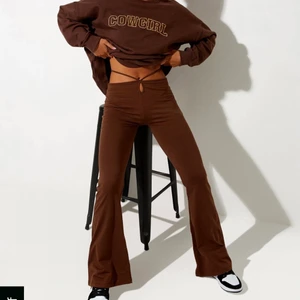 Motel rocks byxor  - Ett par helt nya motelrocks byxor i modellen sekar trouser cocoa i storlek S. De är kvar i plastpåsen med lapp på! Orginalpriset är €45. Kan mötas upp i stockholm annars står köparen för frakten💖🥰