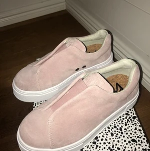 Eytys doja - Rosa eytys storlek 39💖 Använda ett fåtal gånger, köpare står för frakt 66kr spårbart med PostNord📦🥰