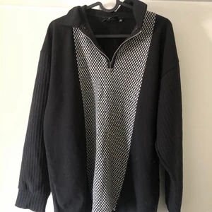 Medium - Svartvit tröja 