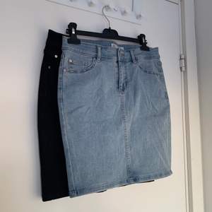 Jeans kjolar en i svart en i ljusblå. Väldigt stretchiga tyg. 150kr st. Köparen står för frakt 