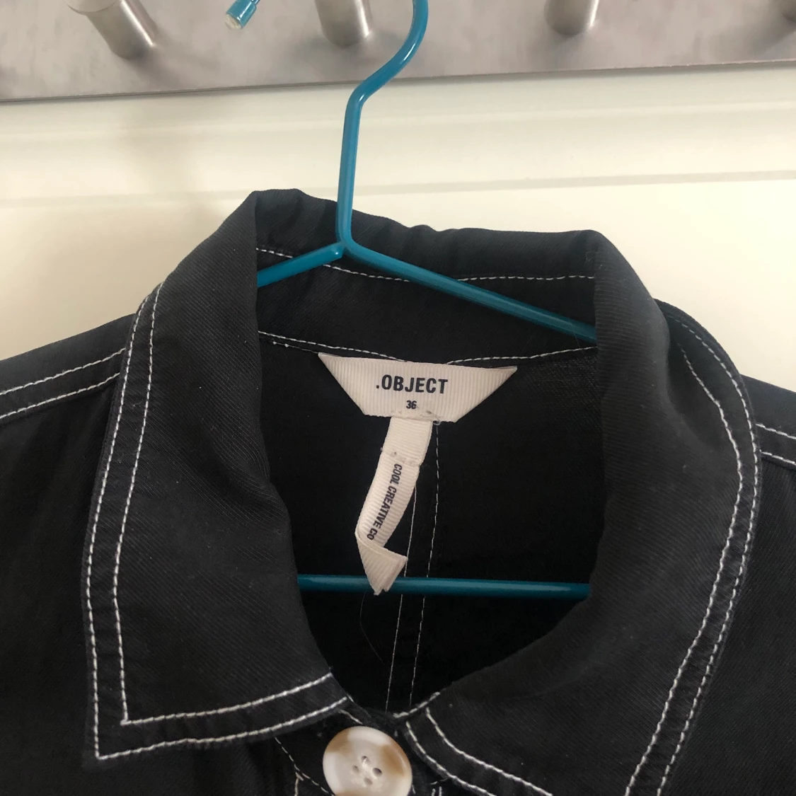 Svartvit byxdress - 90