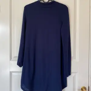 Superfin mörkblå tunika från Gina tricot i storlek S, endast använd fåtal gånger