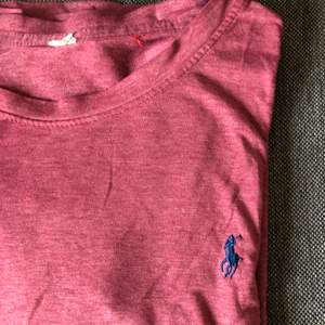 Snygg rosa/lila T-shirt från Ralph Lauren 