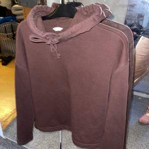 Brun hoodie från Cubus, aldrig använd🥰 köparen står för frakten✨