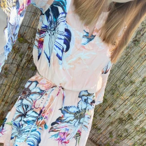 Superfin rosa klänning  - En jättefin klänning från MOS MOSH som är sparsamt använd! Färgen syns ej så bra men den är väldigt ljusrosa 💘 💘💘