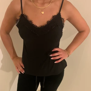 Spets linne  - Fint spetslinne från new yorker, sparsamt använd 🖤