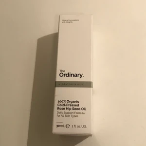 The ordinary  - Säljer detta serum från The Ordinary, 100% Organic Cold-Pressed Rose Hip Seed Oil, då jag råkade köpa fel och råkade också slänga kvittot :( Helt ny och oöppnad! Köparen står för frakt❤️ 
