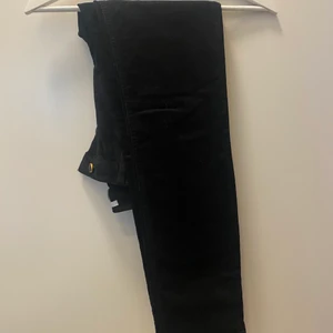 Manschetter byxor  - Frakten ingår inte i priset. Manschetter byxor från HM i storlek 34. Knappt använd