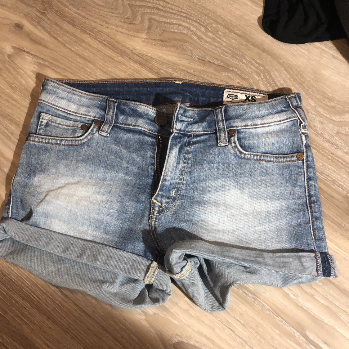 Blåa jeansshorts storlek xs