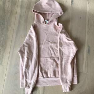 Rosa hoodie från H&M divided. Oklar storlek, tippar på M. Använd 2 ggr.✨