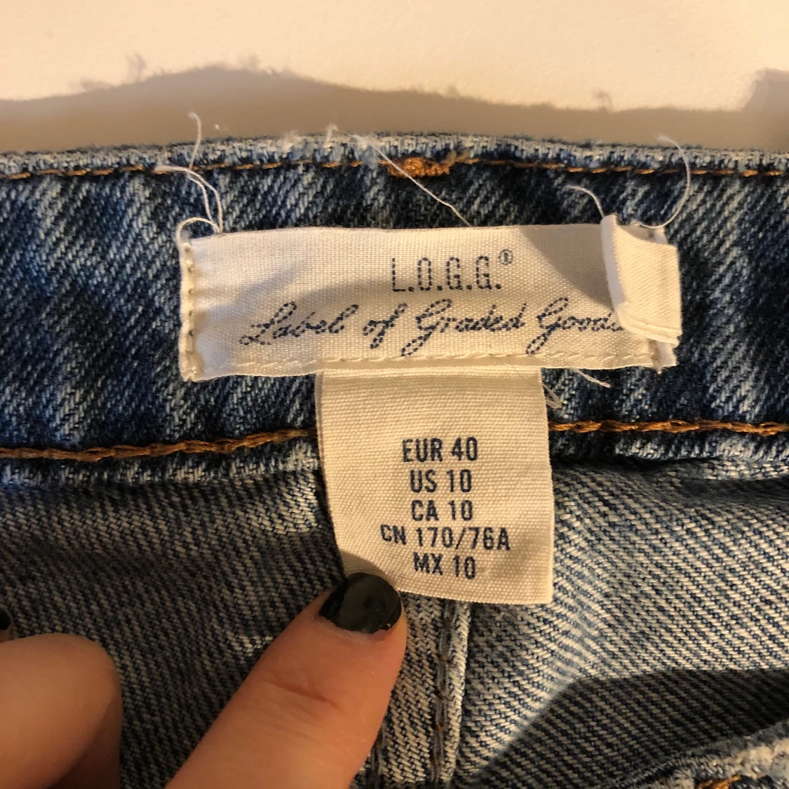 Blue flower embroidered jeans - 91