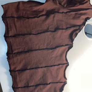 Top - En one shoulder Top köpt förra veckan passar ej 