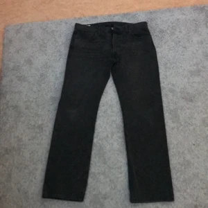 Levis jeans 501 - Fräscha levis 501 jeans (rak modell) i färgen mörkgrå. Använda 5 gånger! Budgivning!