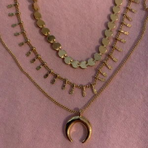 Treradigt halsband  - Säljer halsband och armband i olika storlekar. 1 st - 15 kr, 2 st - 20 kr, 3st 25 kr. Frakten är densamma för alla så kolla gärna på de andra smyckena för att få allt fraktat tillsammans.