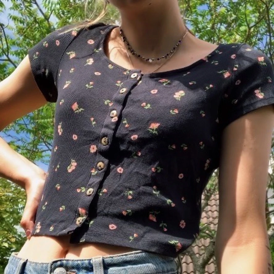 Svart blommig topp - 90