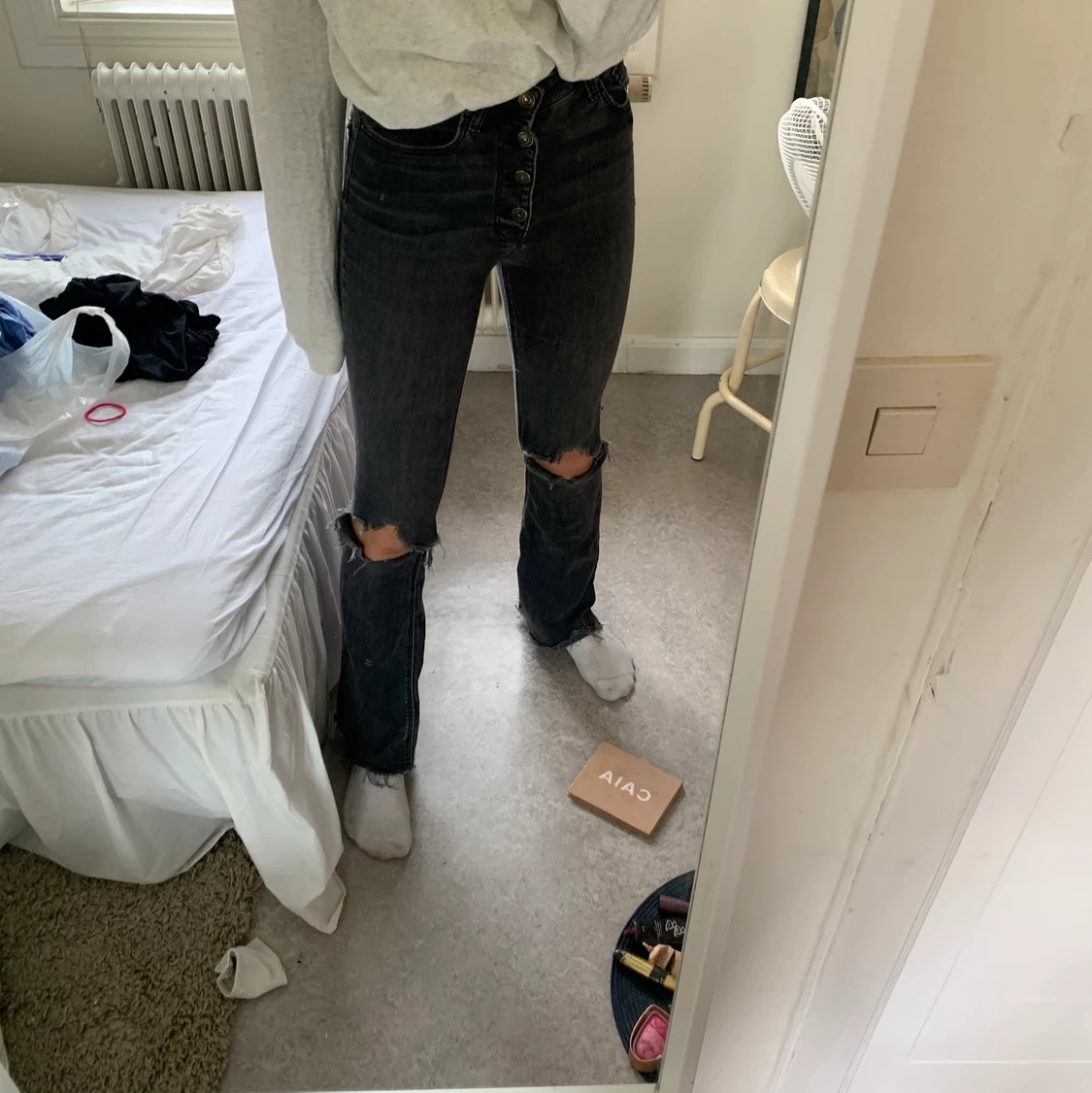 Zara jeans med slitningar i strl 34!
