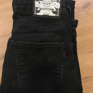 Original Crocker jeans  - Säljer nu mina helt oanvända äkta crocker jeans, dom är jättefina och sköna men tyvärr för små för mig så därför hoppas jag på att dom kommer till användning hån annan. Vid frågor bara fråga🤩 köparen står för frakten!