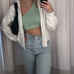 Söt grön virkad topp - Intressekoll för denna fina virkade gröna topp. Storlek S. Utgångspris 275 kr. Hör gärna av er om ni är intresserade☺️☺️