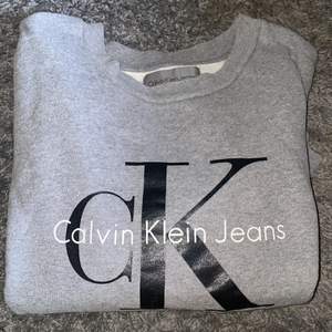 Calvin Klein tröja. 