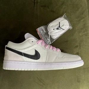 Air Jordan 1 Low ”Barely Green” (W) - Strl 38