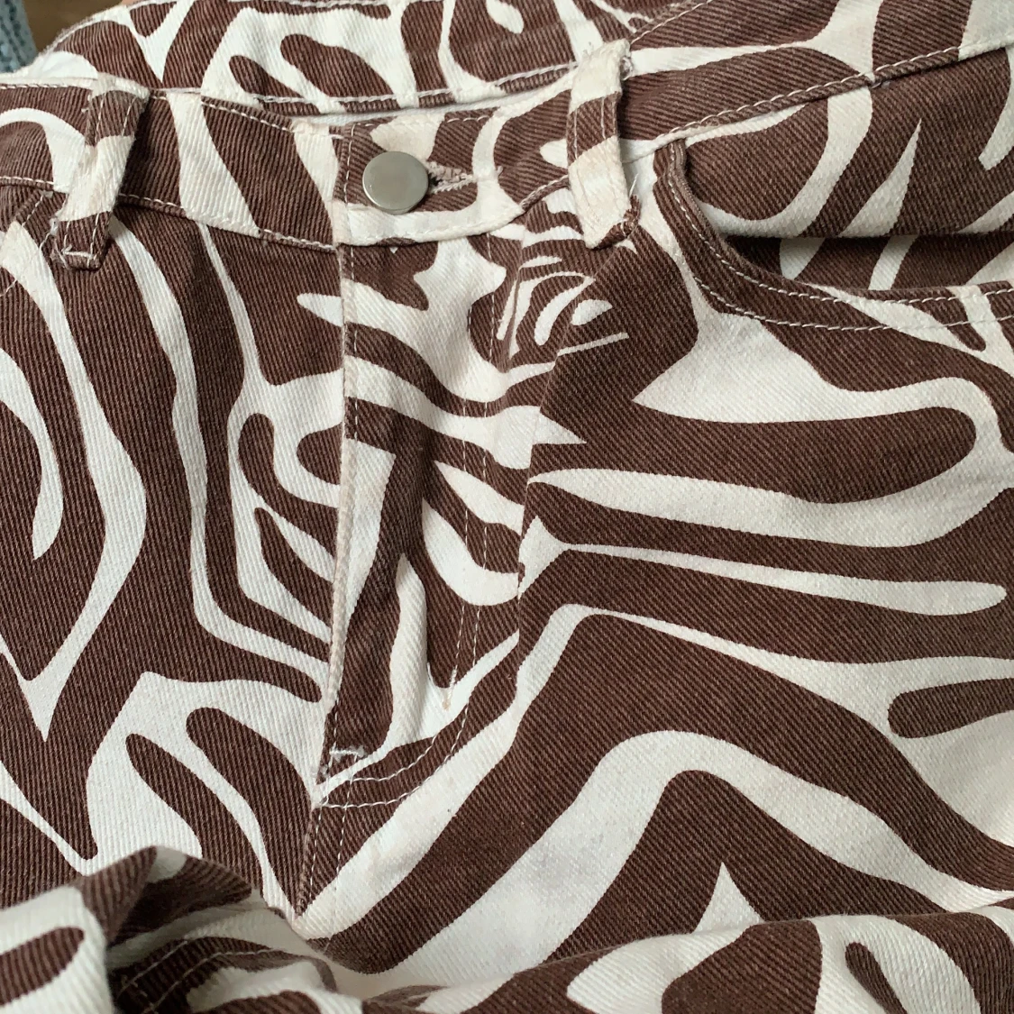 Zebrarandiga byxor  - 91