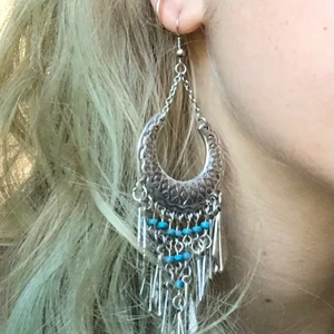 Örhängen - Stora örhängen. Fett snygga, kommer bara inte till användning. De ba att kontakta om du har några frågor:)