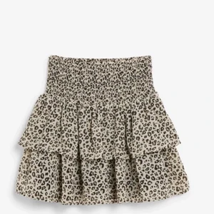 Kjol - En superfin leopardkjol som knappt är använd! Är väldigt stretchig så passar från xs-m 