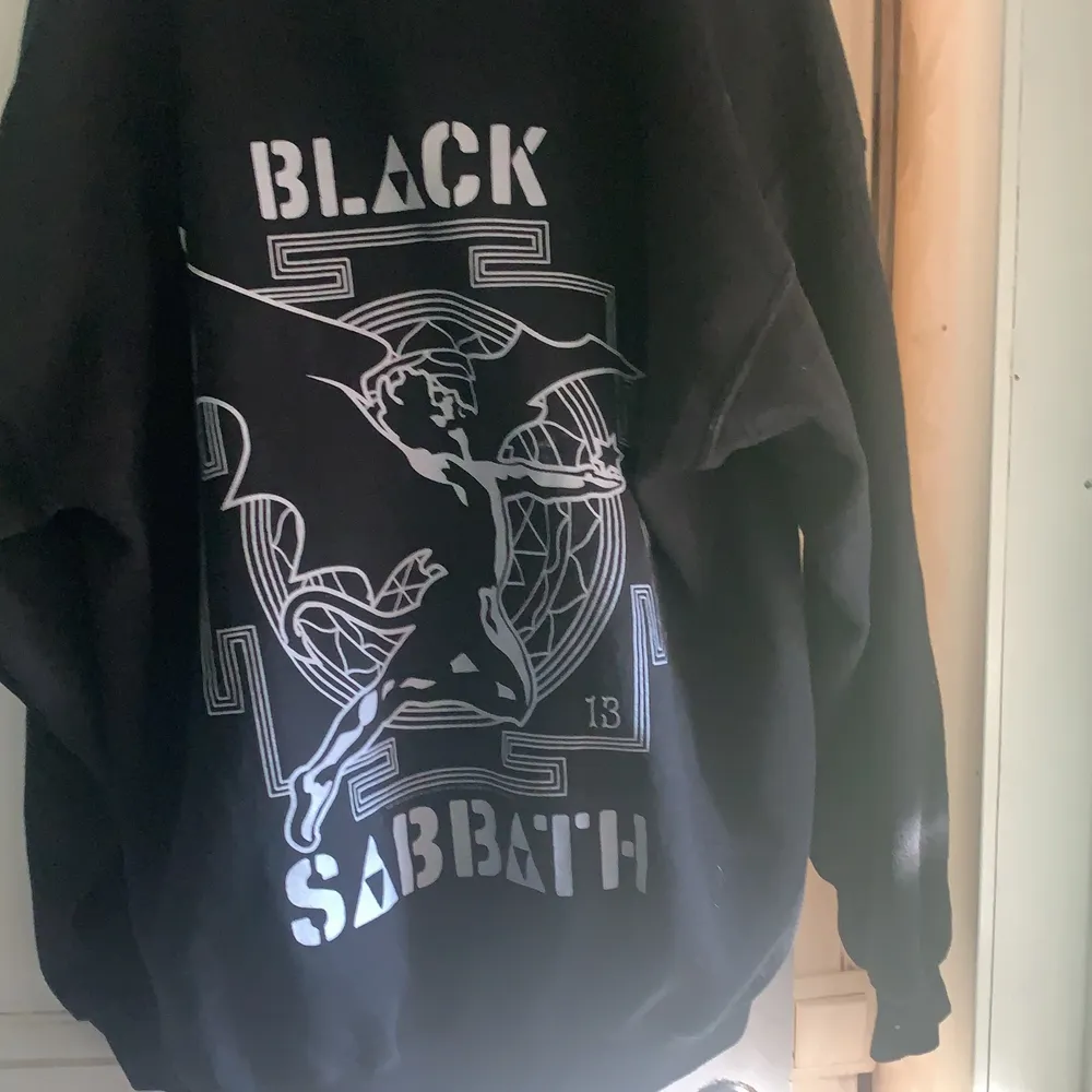 Ett stycke oversized black sabbath hoodie . Hoodies.