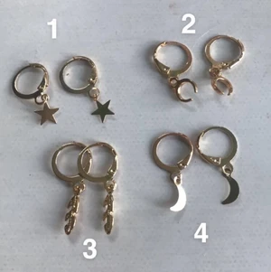 Guldiga örhängen  - Supersöta örhängen som ja inte använder🤠  Frakten är fof 11 oavsett hur många du köper, skriv vilka du är intresserade av ❤️