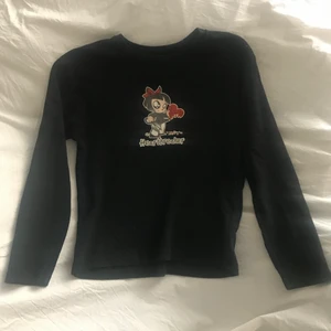 zöt  - söt tröja med tryck på❤️❤️❤️  storlek M men mindre i storleken 