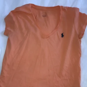 Ralph lauren tshirt - Super snygg tshirt i underbar orange färg!