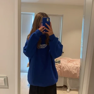 Tröja  - En jätte fin blå tröja som är så skön men kommer inte till ansvällning och har andvänt två gånger 