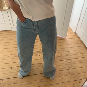 Ace-jeans  - Ett par ljusblåa jeans från weekday i modellen ace. Bra skick 💐