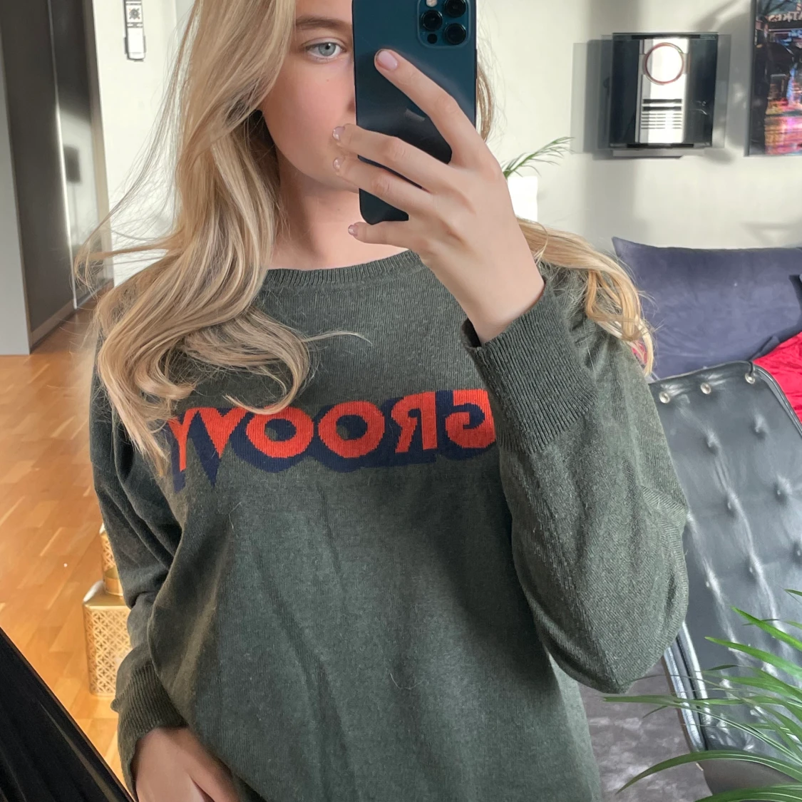 Grön stickad tröja med text!