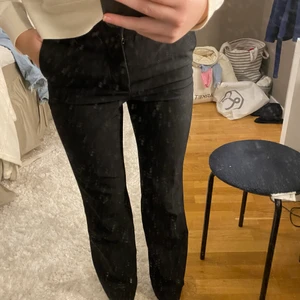 Kostymbyxor Bikbok - Fina kostymbyxor från bikbok säljer då jag upplever dom lite lite korta på mig. Är ca165 🤍🤍