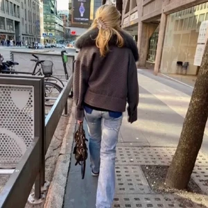 Acne jeans  - Funderar på att sälja min absoluta favorit jeans som jag tyvärr börjar tröttna lite på men säljer endast vid bra pris🙌🏾 Det är mina skitsnygga acnejeans i blå konst i str 25/32 men skulle snarare säga att de passar en 26alt37/32💕 nypriset på dessa jeans som knappt går att få tag på längre är 3000❣️ 